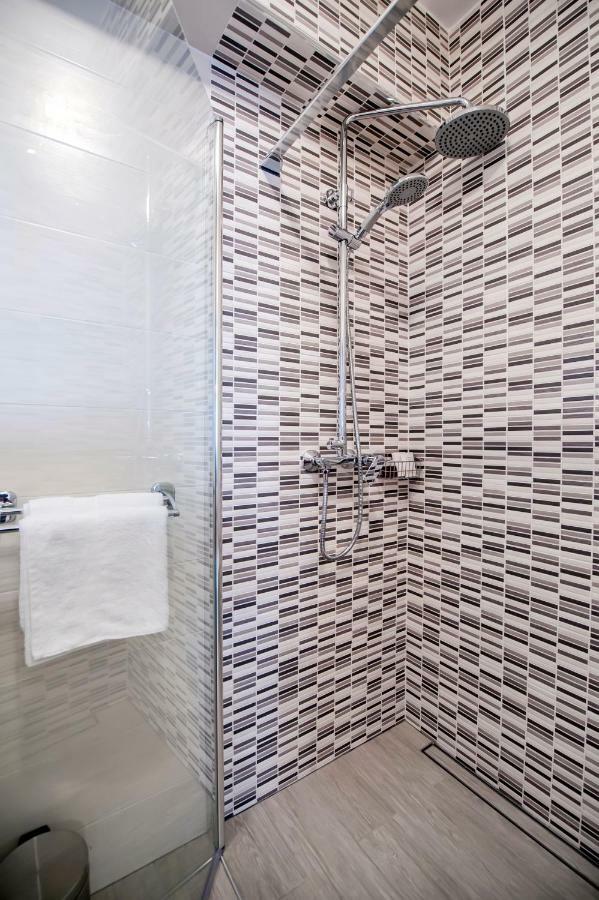 Studio Apartment Noah Ровин Екстериор снимка